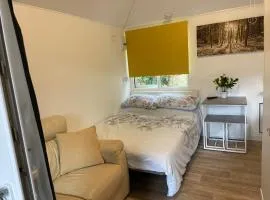 THE LITTLE NEST BEACH sole use accommodation near to bath
