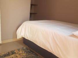 Poblar's Bed & Breakfast，位于索韦托的带停车场的酒店