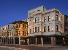 内芙博斯普鲁斯酒店及套房