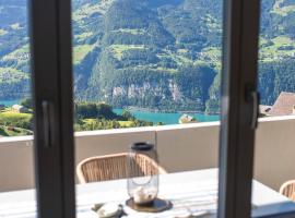 Traumhafte Sonnenresidenz mit Berg- und Seeblick，位于艾姆敦的酒店