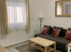 New 2 rooms flat fully equipped 5 min to Bat Yam beach near Tel Aviv，位于巴特亚姆的海滩短租房