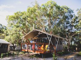 Port Stephens Koala Sanctuary，位于One Mile的豪华帐篷营地