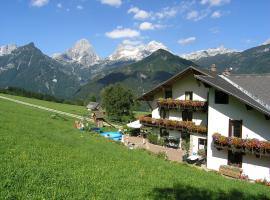 Berg-Panorama-Hof Sturmgut，位于茵特斯托德的乡间豪华旅馆