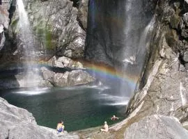 CASA ALLA CASCATA House by the Waterfall and Garden of Senses