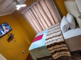 WAMPEX GUEST HOUSE IN NORTHAM CBD 239 COAL STREET，位于Northam的酒店
