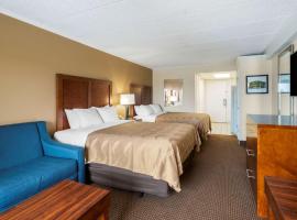 Quality Inn & Suites Oceanblock，位于大洋城雷霆泻湖水上乐园附近的酒店