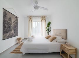 Chalet con piscina en entorno idílico，位于拉苏维亚的酒店