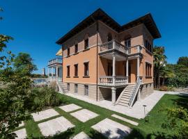 Ca' delle Contesse - Villa on lagoon with private dock and spectacular view，位于威尼斯丽都的乡村别墅