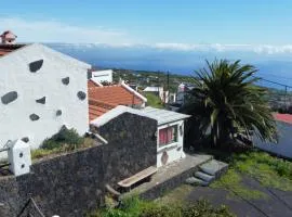 Casa rural con barbacoa, terraza y vistas al Mar en Isora