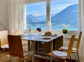 Beautiful apartment with fantastic views，位于OberägeriSkilift Nollen T-bar附近的酒店