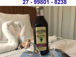 Magnífico APARTAMENTO de Charme - 3 quartos AR CONDICIONADOS SPLIT - Beira Mar, 2 banheiros, 2 Vagas Garagem, 4 Varandas, 2 Elevadores, Redes para Descanso, Wi-Fi, Air Fryer, Disney Plus, HBO Max, Guarda Sol, Cadeiras de Praia, Carrinho e Caixa Térmica，位于瓜拉派瑞的酒店