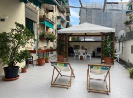 SUNNY APARTMENT with big terrace，位于拉帕洛的酒店