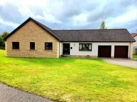 Boutique Four Bed Holiday Home in Inverness