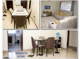 Exquisite 2BR Ensuite Apartment close to Rupa Mall, Mediheal Hospital, and St Lukes Hospital，位于埃尔多雷特的度假短租房