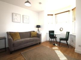 Corbiere House @ Short Stays，位于贝辛斯托克的酒店
