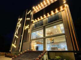 Hylife hotels and conventions，位于Mancherāl的酒店