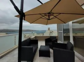 ST PAUL'S BAY NEW MODERN PENTHOUSE 2 MINUTES FROM BEACH Seascape Stays