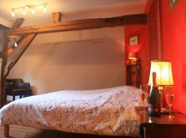 Gite ferme XVIII 4 chambres /8 personnes Chimay，位于Momignies的度假屋