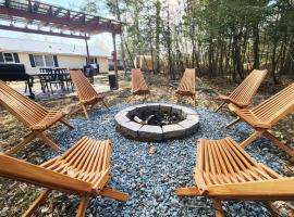 Lake Access! Catskill Cozy Home- Hot-Tub, Sauna，位于Loch Sheldrake的酒店
