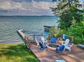 Rapid City Home on Torch Lake with Dock and Fire Pit!，位于Rapid City的度假屋