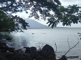 Rocks Beach，位于Balgue的海滩酒店