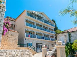 Apartments by the sea Brist, Makarska - 15714，位于波达卡的酒店