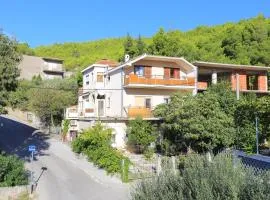 Apartments with parking space Dugi Rat, Omis - 15417