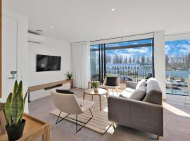 Top Floor Luxury City Central w Sunny Balcony，位于基督城Avonmore Tertiary Institute附近的酒店