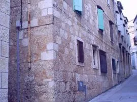 Apartments by the sea Komiza, Vis - 15789