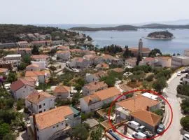 Apartments and rooms with parking space Hvar - 15706