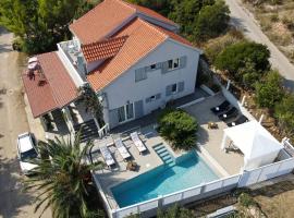 Seaside house with a swimming pool Pasadur, Lastovo - 15847，位于拉斯托伏的度假屋