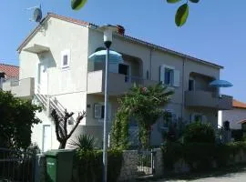 Apartments with a parking space Nin, Zadar - 15861