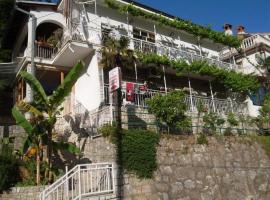 Apartments with a parking space Moscenicka Draga, Opatija - 16123，位于莫什尼卡德拉加的酒店