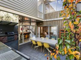 Djurapin - entertain, dine and enjoy the beach - Margaret River Properties，位于邓斯伯勒的酒店