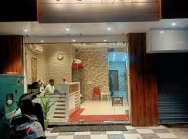 Hotel poras，位于齐拉克普尔的酒店