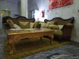 ICE GRAND HOTEL & SUITES，位于Umuahia的酒店