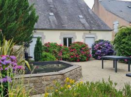 Grande Maison dans le Bourg de Nevez + jardin，位于内维兹的度假屋