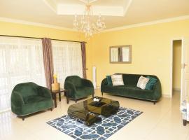 AZB Cozy Homes. Elegant 4 bedroom home in Area 49, Lilongwe，位于利隆圭的度假短租房