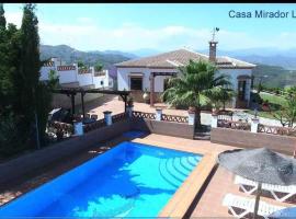 Casa Mirador Las claras Con Piscina privada jardin y AireAcodicionado，位于Iznate的度假短租房