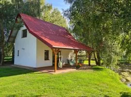 Domek nad jeziorem z banią