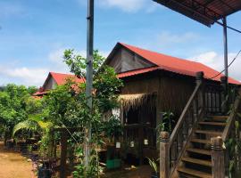 Ratanakiri Farmhouse & Trekking，位于邦隆卡汀瀑布附近的酒店