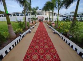 RAJ RESORT & BANQUETS，位于瓦皮的酒店