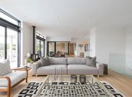 Sunset Villa - Luxury Villa 150m from the beach - top floor only