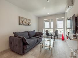 Fancy Penthouse Studio with Lakeview W10，位于布加勒斯特的酒店