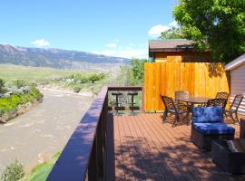 Yellowstone Treasure Guesthouses on the River，位于加德纳的酒店