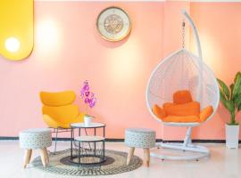 Sans Hotel Queen Batu，位于Sumberbrantas的酒店