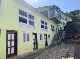 Hotel Camp de Base，位于NamcheLukla Airport - LUA附近的酒店