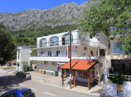 Apartments by the sea Zivogosce - Porat, Makarska - 18218，位于伊格拉恩的酒店