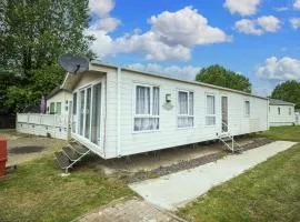 Modern 6 Berth Caravan At Highfield Grange In Essex Ref 26609p