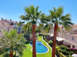 Cheerful Townhouse Center Sitges 5 bedrooms Pool and Terrace，位于锡切斯的乡村别墅
